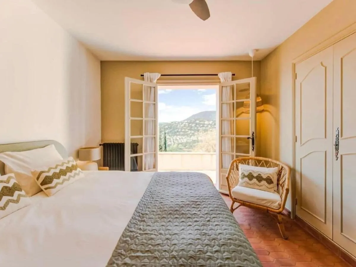 Sea-View Villa In Cavalaire Sur Mer